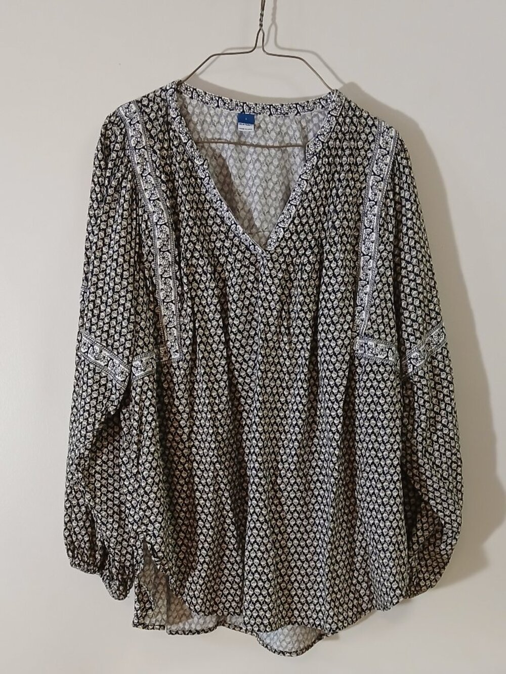 Old Navy cream/black peasant/tunic top size Large